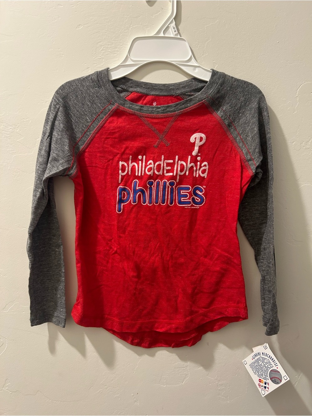 Red & Gray Philadelphia Phillies Long Sleeve Raglan Tee- kids size medium- 6